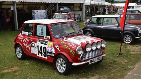 Mini bestaat 55 jaar! De eerste Mini werd in 1959 gentroduceerd. Heritage!