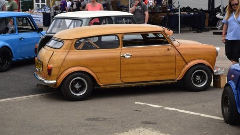 Mini bestaat 55 jaar! De eerste Mini werd in 1959 gentroduceerd. Heritage!