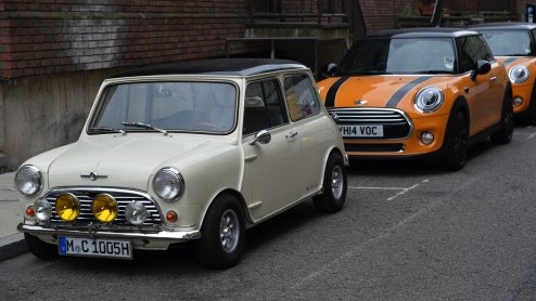 Mini bestaat 55 jaar! De eerste Mini werd in 1959 gentroduceerd. Heritage!