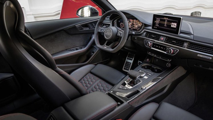 Audi lanceert 18 jaar na de eerste generatie de nieuwe RS 4 Avant.