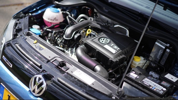 Autotest Volkswagen Polo 1.0 TSI. Voor deze rijtest hebben we gereden met de Polo BlueMotion 1.0 TSI, de nieuwe driecilinder die het slimme alternatief is voor de andere Polo's.