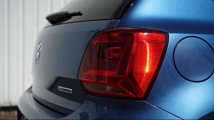 Autotest Volkswagen Polo 1.0 TSI. Voor deze rijtest hebben we gereden met de Polo BlueMotion 1.0 TSI, de nieuwe driecilinder die het slimme alternatief is voor de andere Polo's.