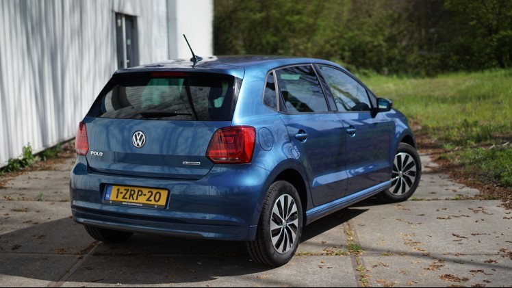 Autotest Volkswagen Polo 1.0 TSI. Voor deze rijtest hebben we gereden met de Polo BlueMotion 1.0 TSI, de nieuwe driecilinder die het slimme alternatief is voor de andere Polo's.