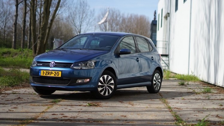 Autotest Volkswagen Polo 1.0 TSI. Voor deze rijtest hebben we gereden met de Polo BlueMotion 1.0 TSI, de nieuwe driecilinder die het slimme alternatief is voor de andere Polo's.
