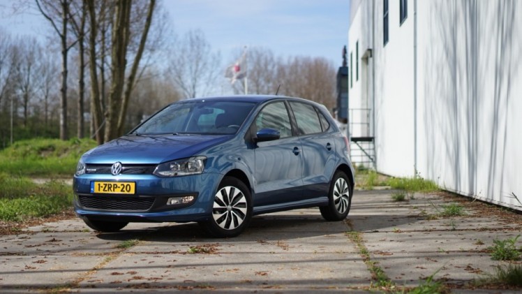 Autotest Volkswagen Polo 1.0 TSI. Voor deze rijtest hebben we gereden met de Polo BlueMotion 1.0 TSI, de nieuwe driecilinder die het slimme alternatief is voor de andere Polo's.