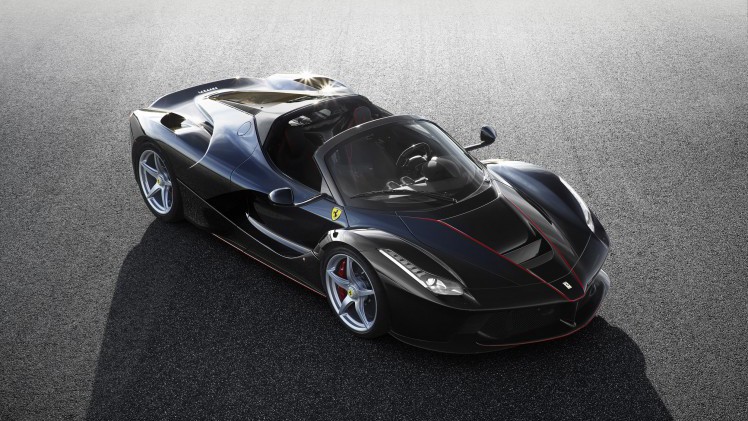 Open LaFerrari wordt gepresenteerd op de Autosalon van Parijs 2016 maar al tijdens de voorpresentatie zijn alle exemplaren al vergeven.