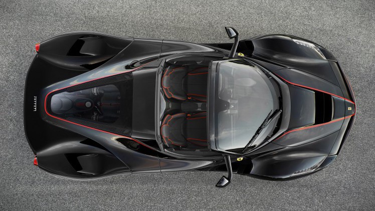 Open LaFerrari wordt gepresenteerd op de Autosalon van Parijs 2016 maar al tijdens de voorpresentatie zijn alle exemplaren al vergeven.