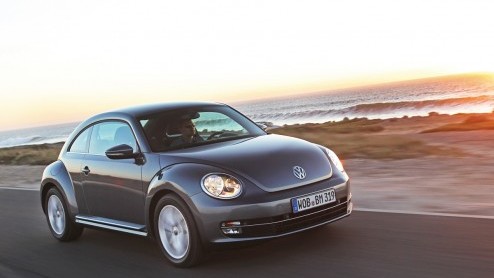 Volkswagen heeft het boordsysteem van de Beetle eens grondig onder de loep genomen. De Beetle gaat online met zaken als Car-Net en Mirrorlink, waarmee je een smartphone kunt koppelen.