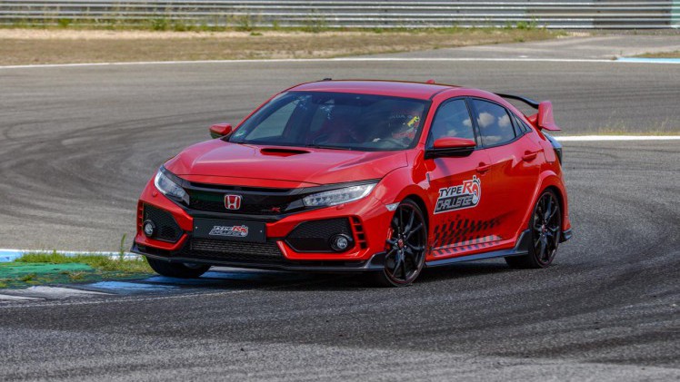 Honda zette een nieuw reonderecord op Estoril met de Civic Type R.