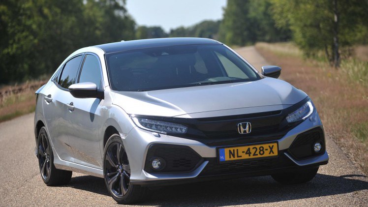 De nieuwe Honda Civic is een stuk langer dan zijn voorganger, biedt daardoor een forse binnenruimte en een hoogstaand comfort. De 1.0-liter turbomotor is geweldig op alle fronten.