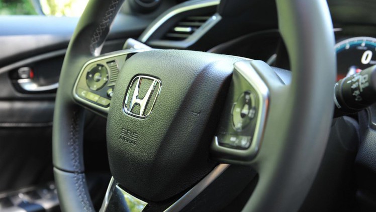 De nieuwe Honda Civic is een stuk langer dan zijn voorganger, biedt daardoor een forse binnenruimte en een hoogstaand comfort. De 1.0-liter turbomotor is geweldig op alle fronten.