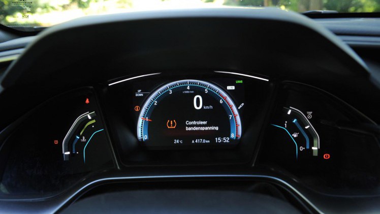 De nieuwe Honda Civic is een stuk langer dan zijn voorganger, biedt daardoor een forse binnenruimte en een hoogstaand comfort. De 1.0-liter turbomotor is geweldig op alle fronten.