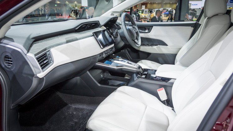 Honda onthult de Clarity Fuel Cell op de Tokyo Motor Show en brengt de nieuwe generatie waterstofauto met brandstofcel medio 2016 naar Europa.