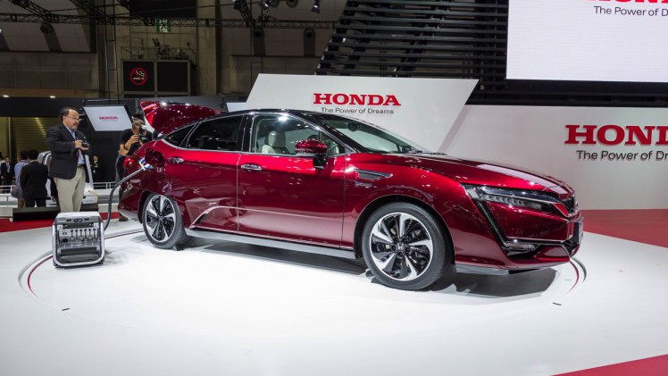 Honda biedt op de Autosalon van Geneve ook ruimte voor het Europese debuut van de Clarity Fuel Cell en een kleurige Jazz concept.