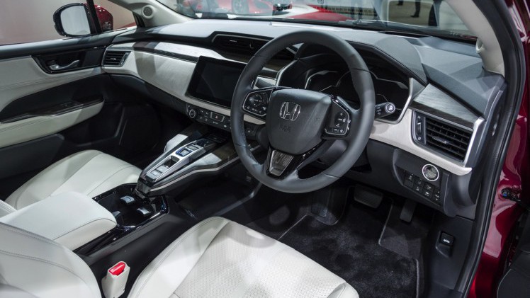Honda biedt op de Autosalon van Geneve ook ruimte voor het Europese debuut van de Clarity Fuel Cell en een kleurige Jazz concept.