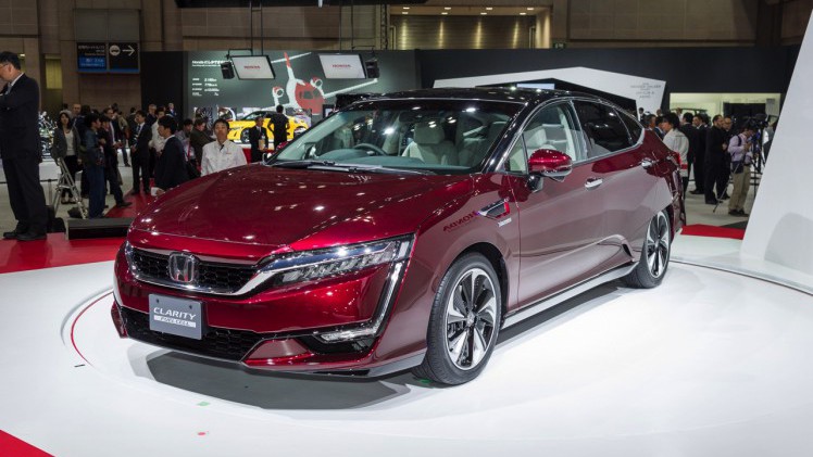 Honda biedt op de Autosalon van Geneve ook ruimte voor het Europese debuut van de Clarity Fuel Cell en een kleurige Jazz concept.