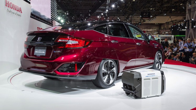 Honda biedt op de Autosalon van Geneve ook ruimte voor het Europese debuut van de Clarity Fuel Cell en een kleurige Jazz concept.