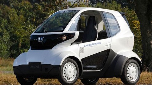 Honda presenteert op de beursvloer van de Tokyo Motor Show deze MC-β, een studiemodel naar een elektrische stadsauto die wel erg veel gelijkenis vertoont met de Renault Twizy.