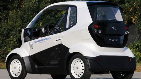Honda presenteert op de beursvloer van de Tokyo Motor Show deze MC-β, een studiemodel naar een elektrische stadsauto die wel erg veel gelijkenis vertoont met de Renault Twizy.