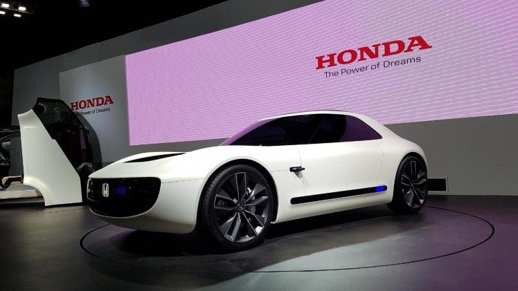 Honda is in Japan een veel groter merk dan in Europa en is op diverse disciplines thuis. Het productiemodel van de CR-V, diverse elektrische concepts en een motor van 100 miljoen, het is er allemaal.