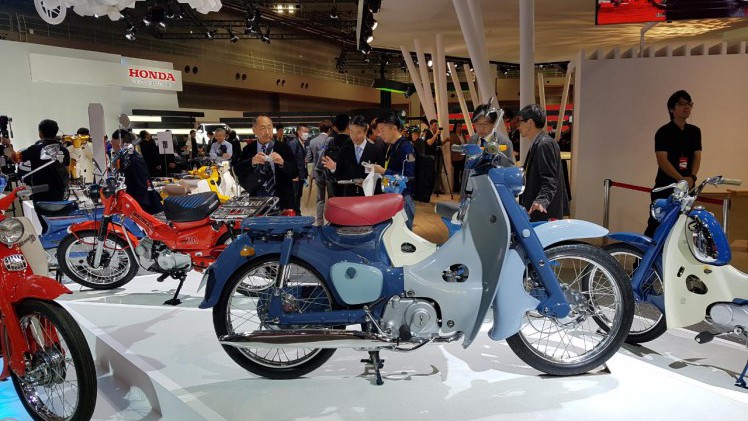 Honda is in Japan een veel groter merk dan in Europa en is op diverse disciplines thuis. Het productiemodel van de CR-V, diverse elektrische concepts en een motor van 100 miljoen, het is er allemaal.