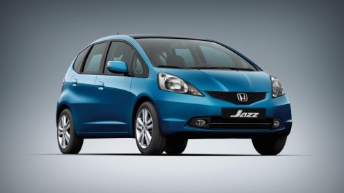Honda kondigt de komst van de nieuwe Jazz aan. In oktober zal op de Autosalon van Parijs de krachtige, maar zuinige compacteling zijn debuut beleven, om begin november bij de dealers te arriveren.