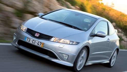 Eindelijk komt de driedeursversie van de Honda Civic op de markt. De vijfdeurs was natuurlijk al een tijdje beschikbaar, maar wij zaten te wachten op de nog mooiere driedeurs. Ook de Type-R, de sporti