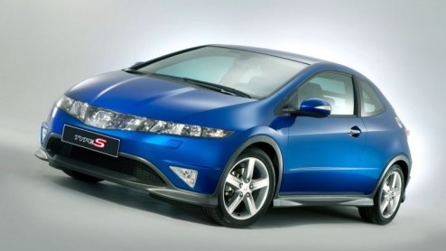 Eindelijk komt de driedeursversie van de Honda Civic op de markt. De vijfdeurs was natuurlijk al een tijdje beschikbaar, maar wij zaten te wachten op de nog mooiere driedeurs. Ook de Type-R, de sporti