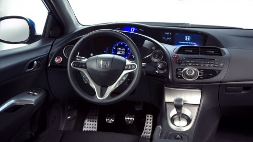 Eindelijk komt de driedeursversie van de Honda Civic op de markt. De vijfdeurs was natuurlijk al een tijdje beschikbaar, maar wij zaten te wachten op de nog mooiere driedeurs. Ook de Type-R, de sporti