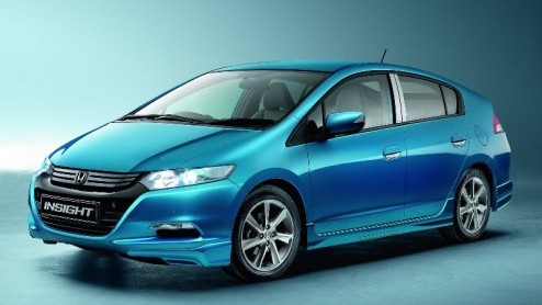 Is de Honda Insight toch iets te saai voor jou? Bestel dan de Aero Kit! Met dit pakket wordt de splinternieuwe Japanse hybride van binnen en buiten opgeleukt.
