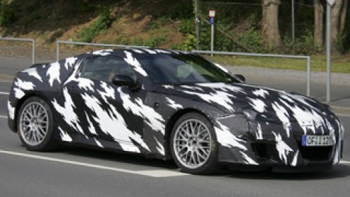 De tegenhanger van de Nissan GT-R is in de maak. Honda is namelijk druk in de weer om de geheel nieuwe NSX te voltooien. We moeten nog even ons geduld bewaren. In 2010 debuteert de Japanse sportwagen.