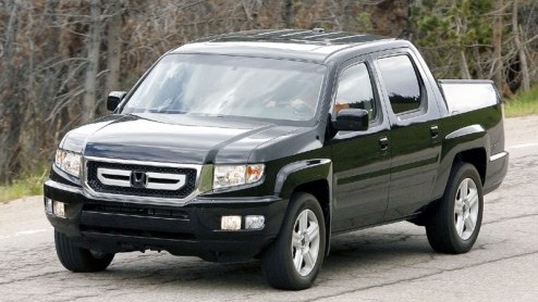 Hoewel pick-ups niet helemaal aan ons zijn besteed, kreeg onze spionagefotograaf deze nieuwe Honda Ridgeline wel in het vizier, en zodoende willen we je deze dan ook niet onthouden. Het befreft een mo