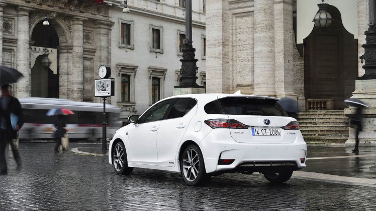 Lexus maakt hybridemodellen CT 200h, NX 300h en IS 300h voordeliger in 2016. Zowel de CT als IS komen in 2016 in aanmerking voor 21% bijtelling.