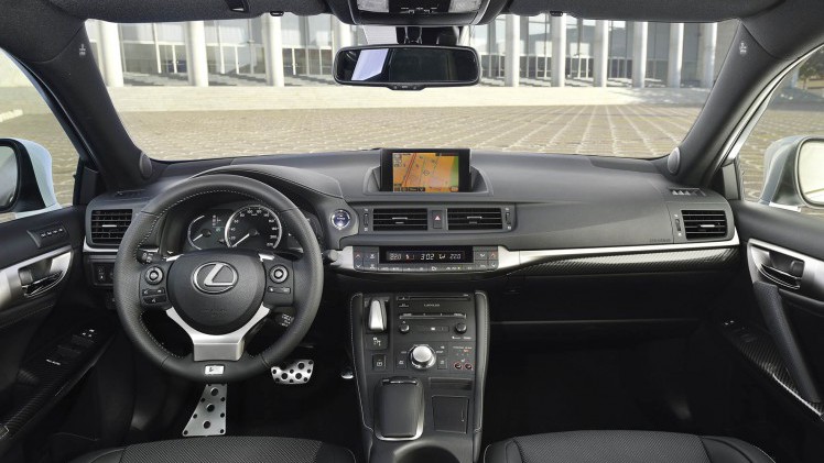 Lexus maakt hybridemodellen CT 200h, NX 300h en IS 300h voordeliger in 2016. Zowel de CT als IS komen in 2016 in aanmerking voor 21% bijtelling.