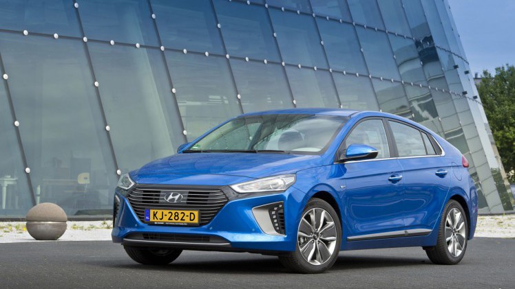 De nieuwe Hyundai Ioniq is uitgeroepen tot Women's World Car of the Year.