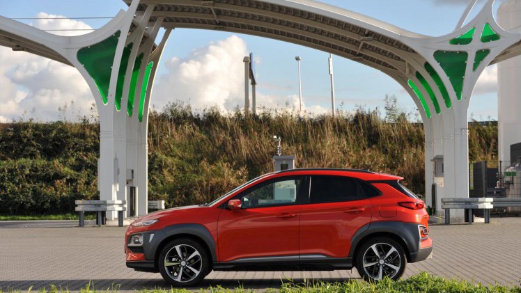 Hyundai lanceert met de Kona een spannend gelijnde, compacte SUV die meteen weet te overtuigen. AutoVandaag nam de proef op de som.