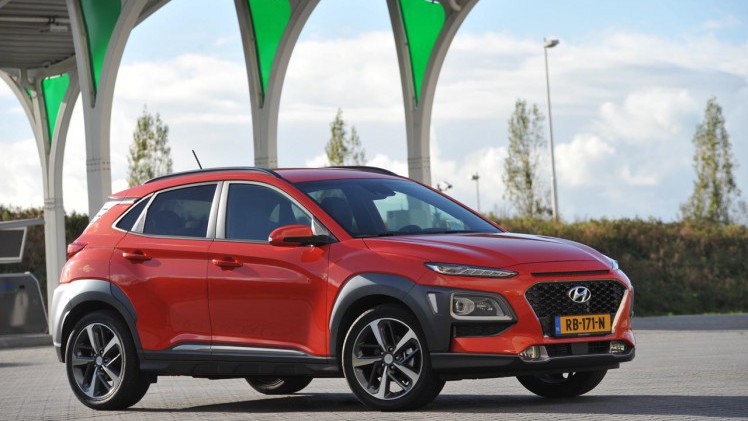Hyundai lanceert met de Kona een spannend gelijnde, compacte SUV die meteen weet te overtuigen. AutoVandaag nam de proef op de som.
