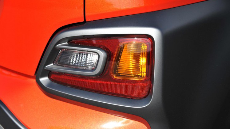 Hyundai lanceert met de Kona een spannend gelijnde, compacte SUV die meteen weet te overtuigen. AutoVandaag nam de proef op de som.