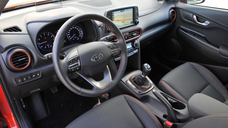 Hyundai lanceert met de Kona een spannend gelijnde, compacte SUV die meteen weet te overtuigen. AutoVandaag nam de proef op de som.
