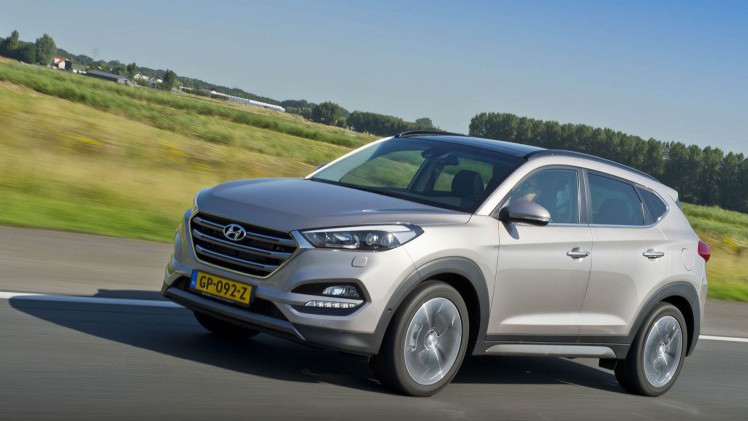 Autotest nieuwe Hyundai Tucson 1.6 GDI Comfort. We rijden met de voor Nederland interessante crossover en die zit al behoorlijk goed in zijn spullen.