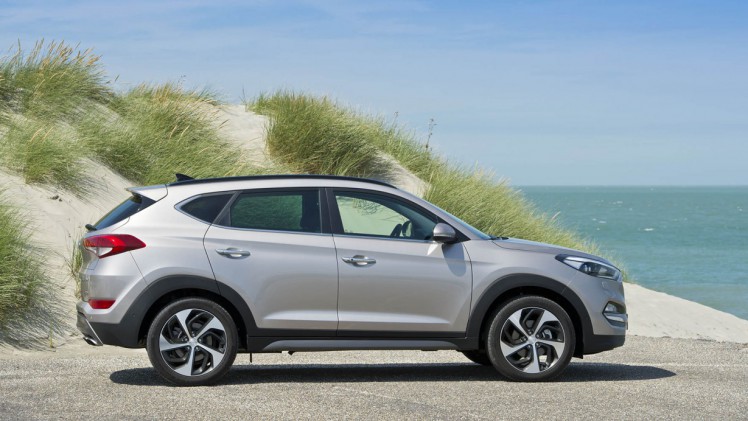 Autotest nieuwe Hyundai Tucson 1.6 GDI Comfort. We rijden met de voor Nederland interessante crossover en die zit al behoorlijk goed in zijn spullen.