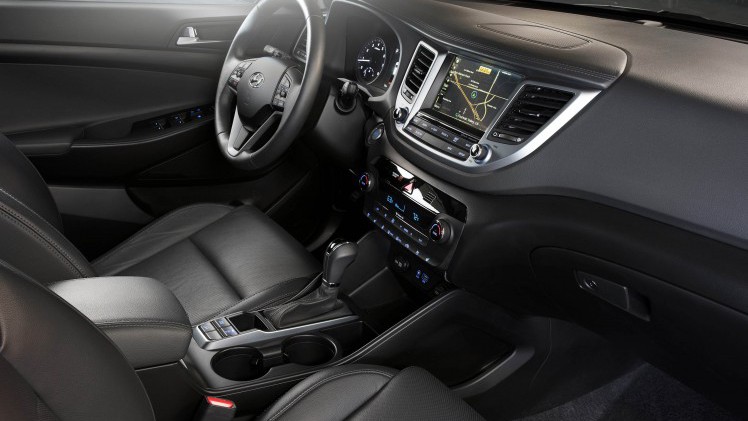 Autotest nieuwe Hyundai Tucson 1.6 GDI Comfort. We rijden met de voor Nederland interessante crossover en die zit al behoorlijk goed in zijn spullen.