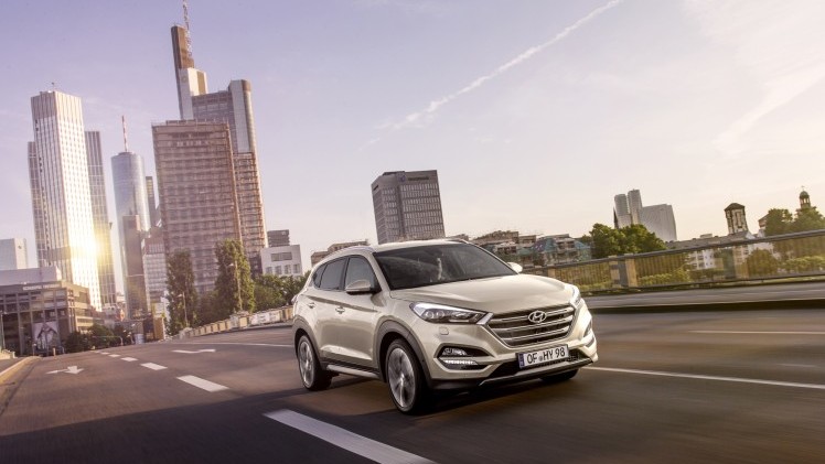 Autotest nieuwe Hyundai Tucson 2015 met 1.6 T-GDI en 2.0 CRDi. Het is de opvolger van de ix35 met meer ruimte en luxe.