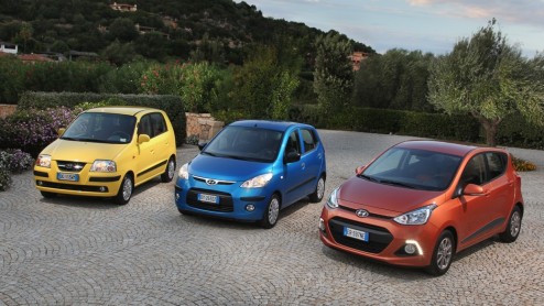 Autotest van nieuwe Hyundai i10 1.0 i-Motion met diverse opties, de nieuwe kleine Koreaan die claimt de langste, breedste en stilste auto in zijn klasse te zijn. En met de grootste bagageruimte.