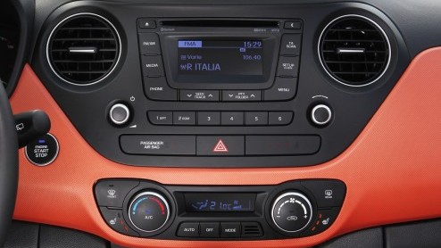 Autotest van nieuwe Hyundai i10 1.0 i-Motion met diverse opties, de nieuwe kleine Koreaan die claimt de langste, breedste en stilste auto in zijn klasse te zijn. En met de grootste bagageruimte.