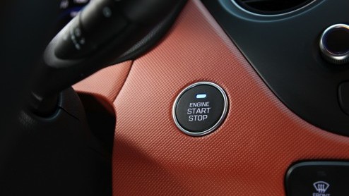 Autotest van nieuwe Hyundai i10 1.0 i-Motion met diverse opties, de nieuwe kleine Koreaan die claimt de langste, breedste en stilste auto in zijn klasse te zijn. En met de grootste bagageruimte.