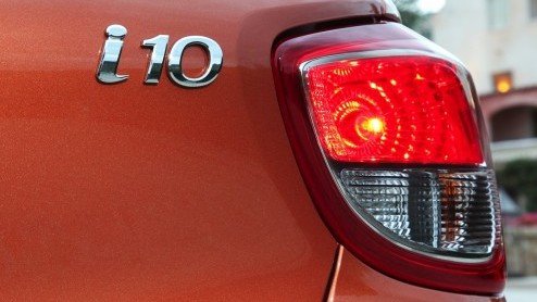 Autotest van nieuwe Hyundai i10 1.0 i-Motion met diverse opties, de nieuwe kleine Koreaan die claimt de langste, breedste en stilste auto in zijn klasse te zijn. En met de grootste bagageruimte.