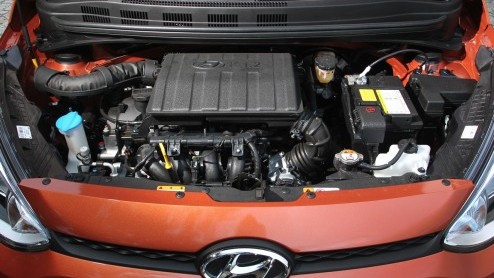 Autotest van nieuwe Hyundai i10 1.0 i-Motion met diverse opties, de nieuwe kleine Koreaan die claimt de langste, breedste en stilste auto in zijn klasse te zijn. En met de grootste bagageruimte.