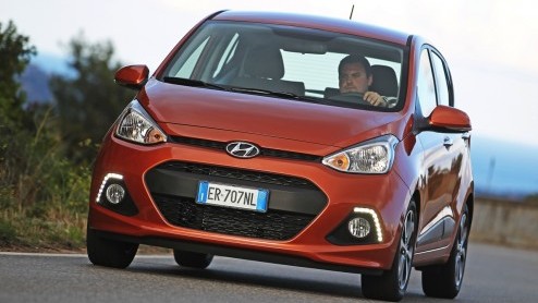 Autotest van nieuwe Hyundai i10 1.0 i-Motion met diverse opties, de nieuwe kleine Koreaan die claimt de langste, breedste en stilste auto in zijn klasse te zijn. En met de grootste bagageruimte.