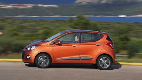 Autotest van nieuwe Hyundai i10 1.0 i-Motion met diverse opties, de nieuwe kleine Koreaan die claimt de langste, breedste en stilste auto in zijn klasse te zijn. En met de grootste bagageruimte.